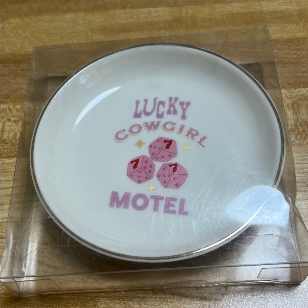 (0401) # LUCKY CowGirl Motel
